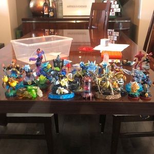 35 Skylander figures